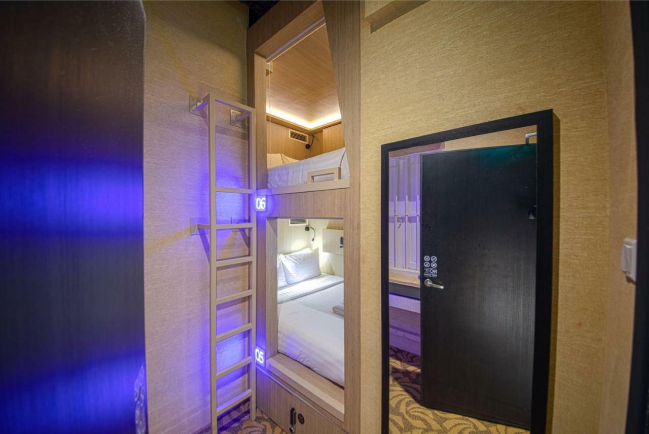 Cube Boutique Capsule Hotel At Kampong Glam Singapore Exterior photo
